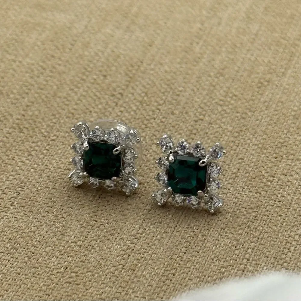 Elegant vintage Green and Silver Stud Earrings
